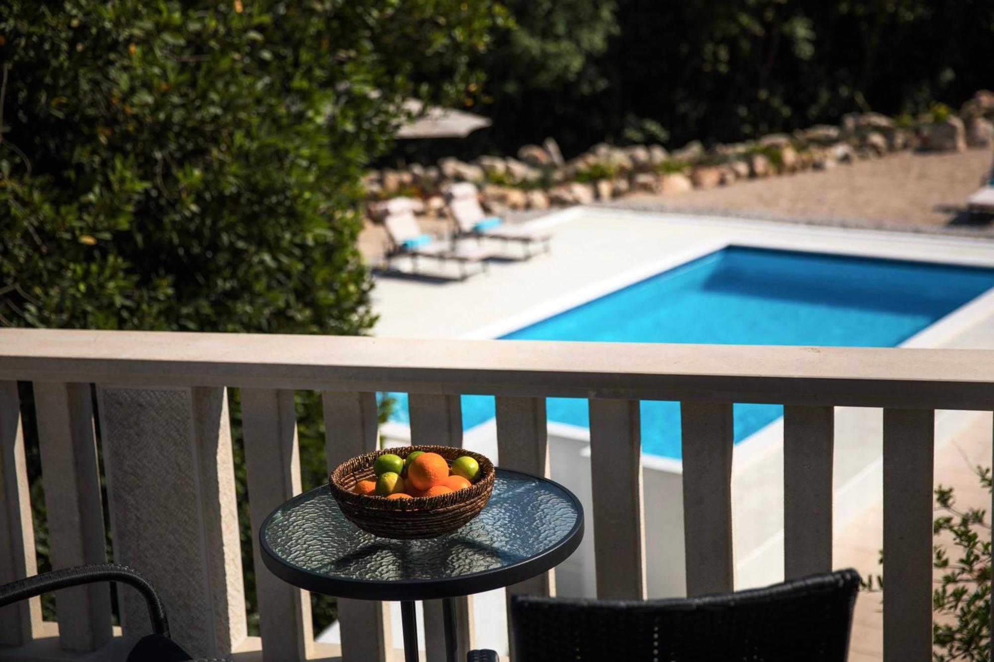Pendo 1450- Full Private Luxury Villa Komaji